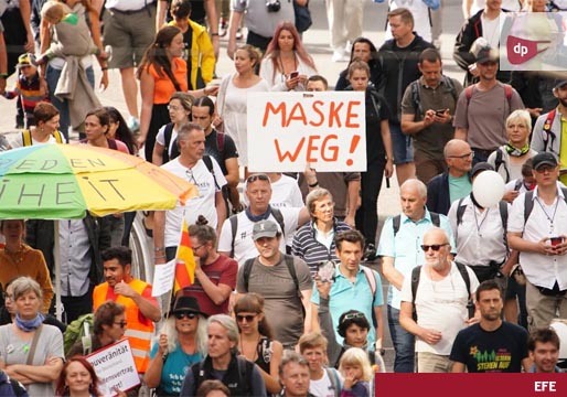 Miles de negacionistas se manifiestan en Berlín sin mascarilla