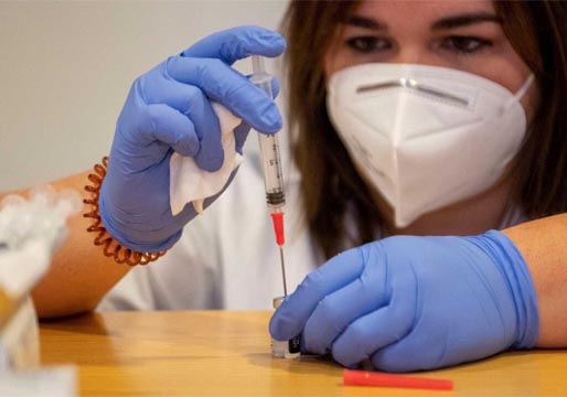 Pfizer anuncia que retrasará la entrega de vacunas a España; Illa lo confirma