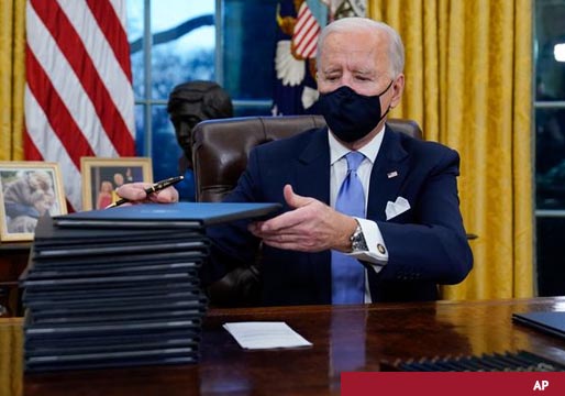 Primeras medidas: Biden obliga a ponerse mascarilla en los edificios públicos