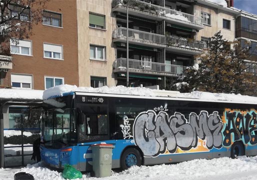Vandalizan autobuses de la EMT abandonados en la nieve