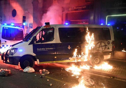 Barcelona: otra noche en llamas
