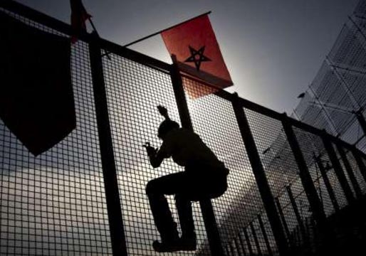 Cientos de marroquíes tratan de entrar en Melilla