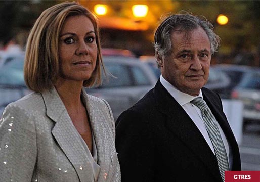 El juez imputa a Cospedal y a su marido por el espionaje a Bárcenas