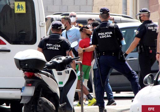 La Audiencia Nacional da 24 horas a Interior para fundamentar la repatriación de menores de Ceuta a Marruecos