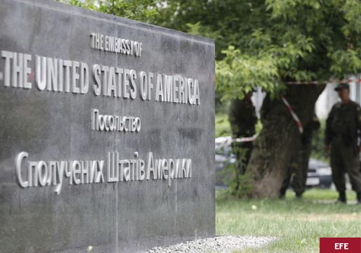 Las familias de diplomáticos de EEUU salen de Ucrania
