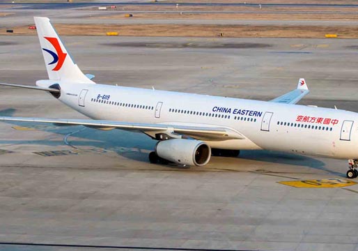 Un avión chino con 133 personas a bordo se estrella en China