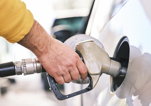 El precio de los carburantes cae levemente esta semana