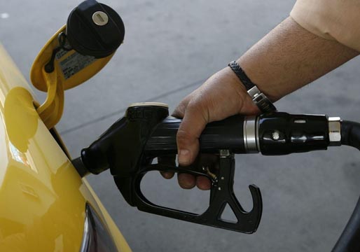 La gasolina y el gasóleo siguen por encima de los dos euros