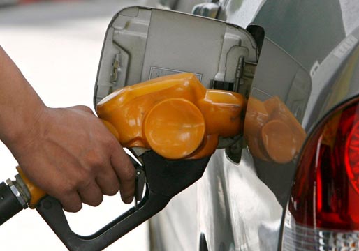 Gasolina y gasóleo bajan, pero se mantienen por encima de 2 euros