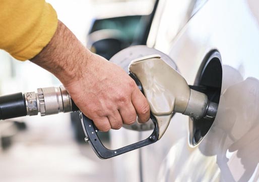 El precio de la gasolina y del gasóleo cae a niveles de abril