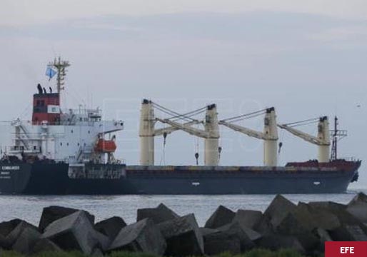 Un buque con 23.000 toneladas de grano sale de Ucrania