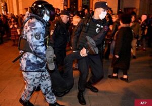 Rusia: la cifra de detenidos por las protestas supera los 1.300