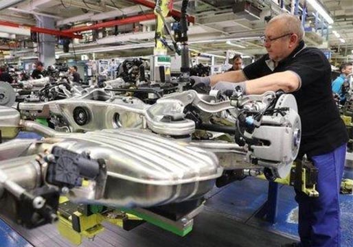 La producción industrial retrocedió un 0,8% en febrero