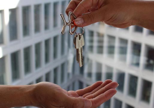 La compraventa de viviendas vuelve a tasas positivas